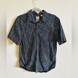 Levi’s Men’s size Medium Button Up